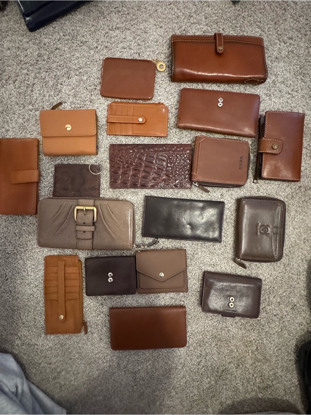 brown wallet lot - WILL NOT SEPARATE